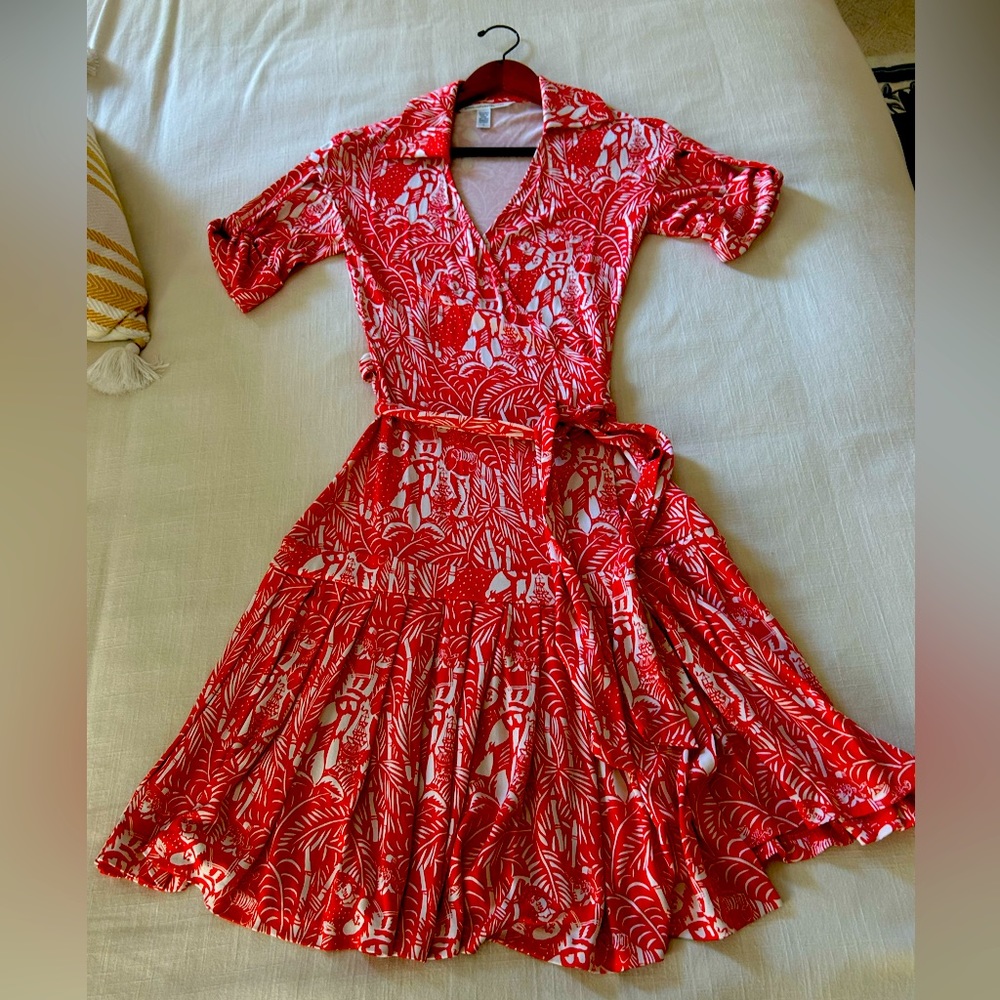 Diane Von Furstenberg Wrap Dress size 2